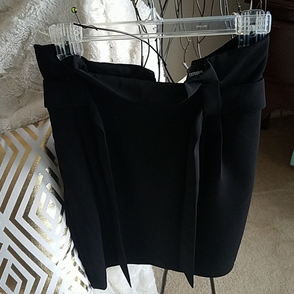 High waste belted skirt
